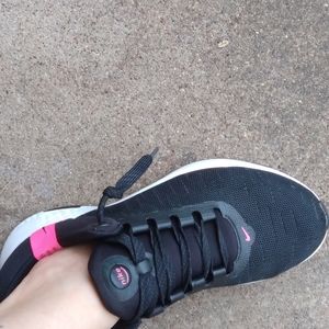 Nike comfort footbed running shoe